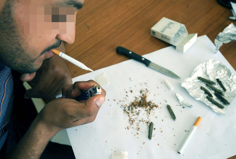 فيما تمت الإطاحة ببارونات الترويج..   80 مدمنا يتوافدون طوعيا شهريا للعلاج ومختصون يدقونَ ناقوس الخطر